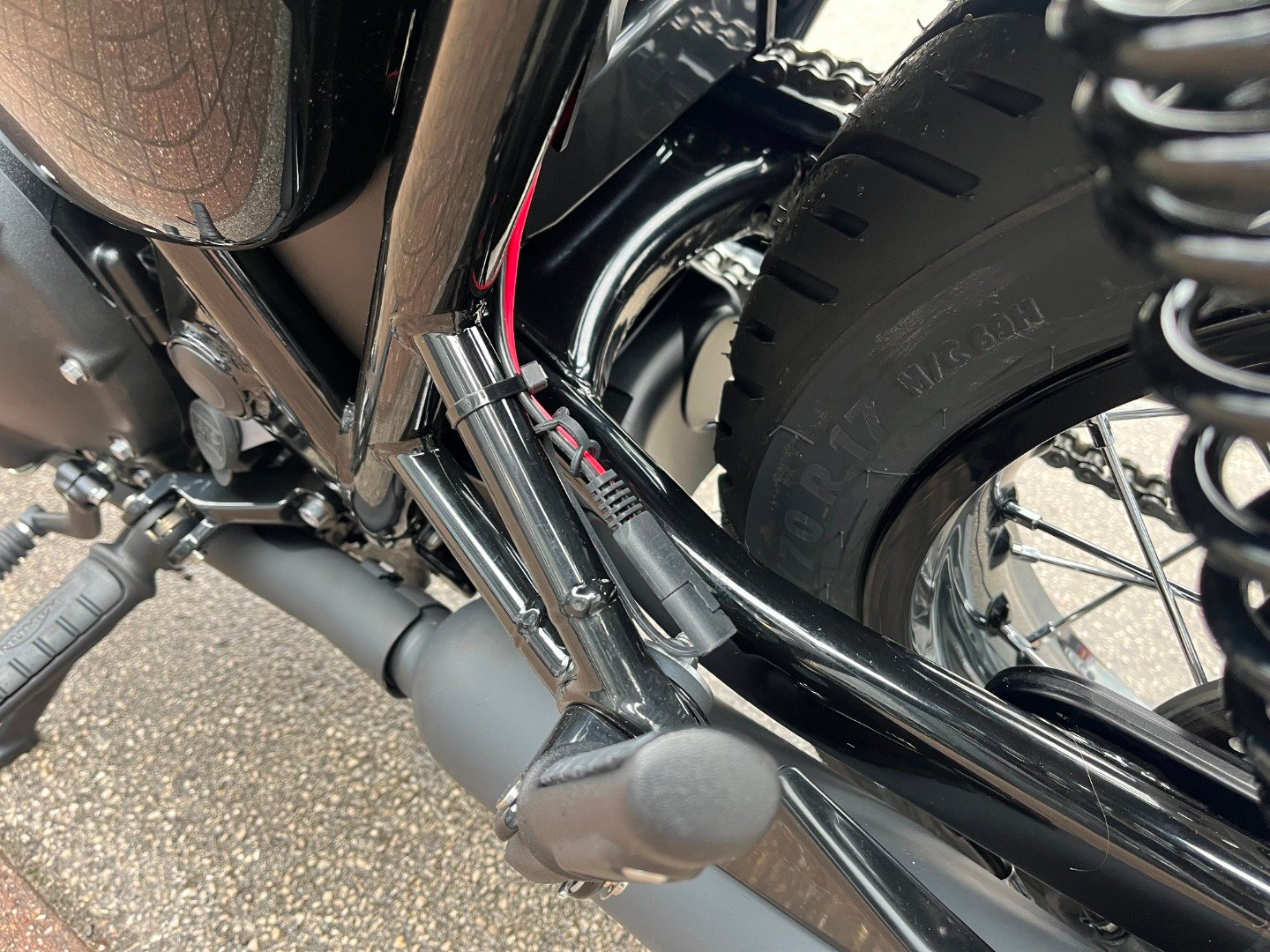 Triumph BONNEVILLE T120 BLACK