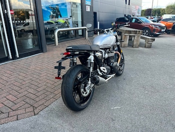 Used Triumph SPEED TWIN 1200 undefined for sale - bike-73585109: Photo