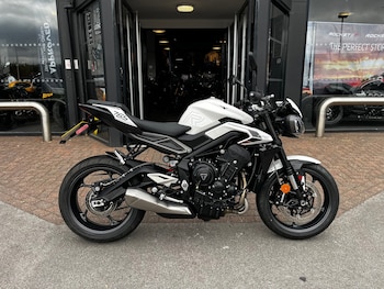 Used Triumph STREET 2023 for sale - bike-79386462: Photo