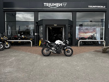 Used Triumph STREET 2023 for sale - bike-79386462: Photo