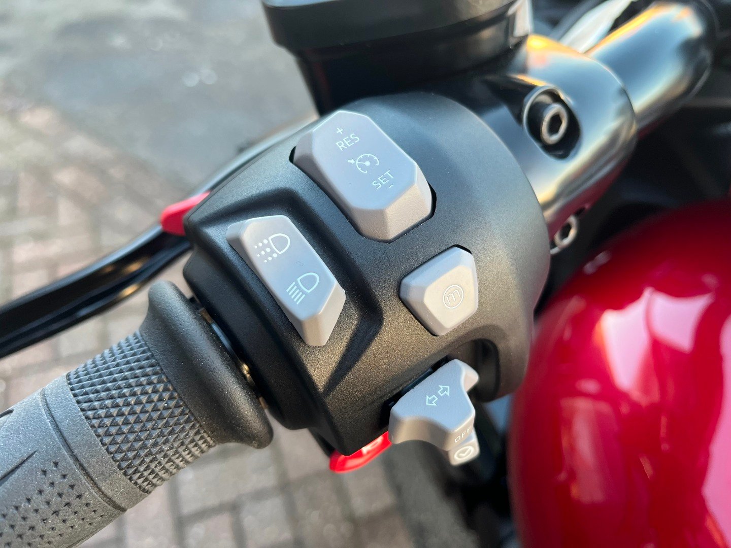 Triumph ROCKET 3 STORM R