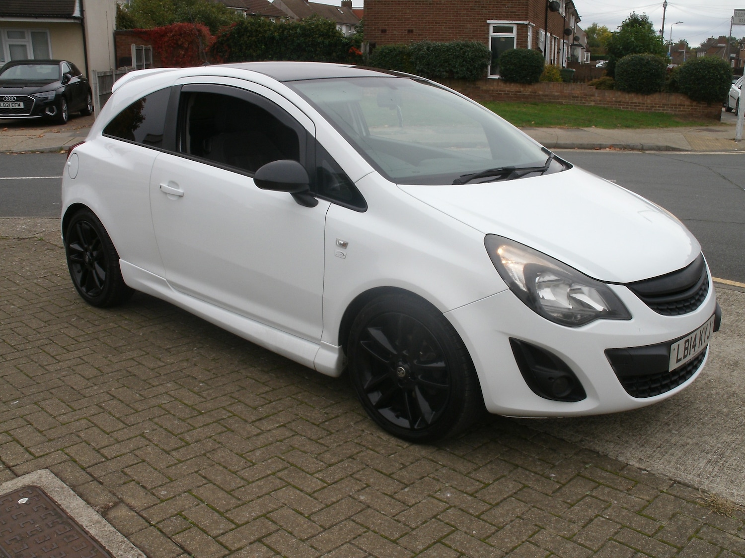 Used Vauxhall Corsa 2014 for sale - 76271610: Photo 2