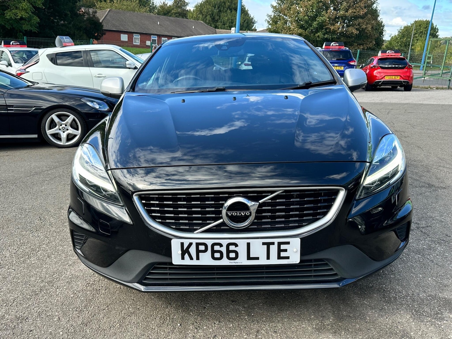 Used Volvo V40 2016 for sale - 76060808: Photo 2