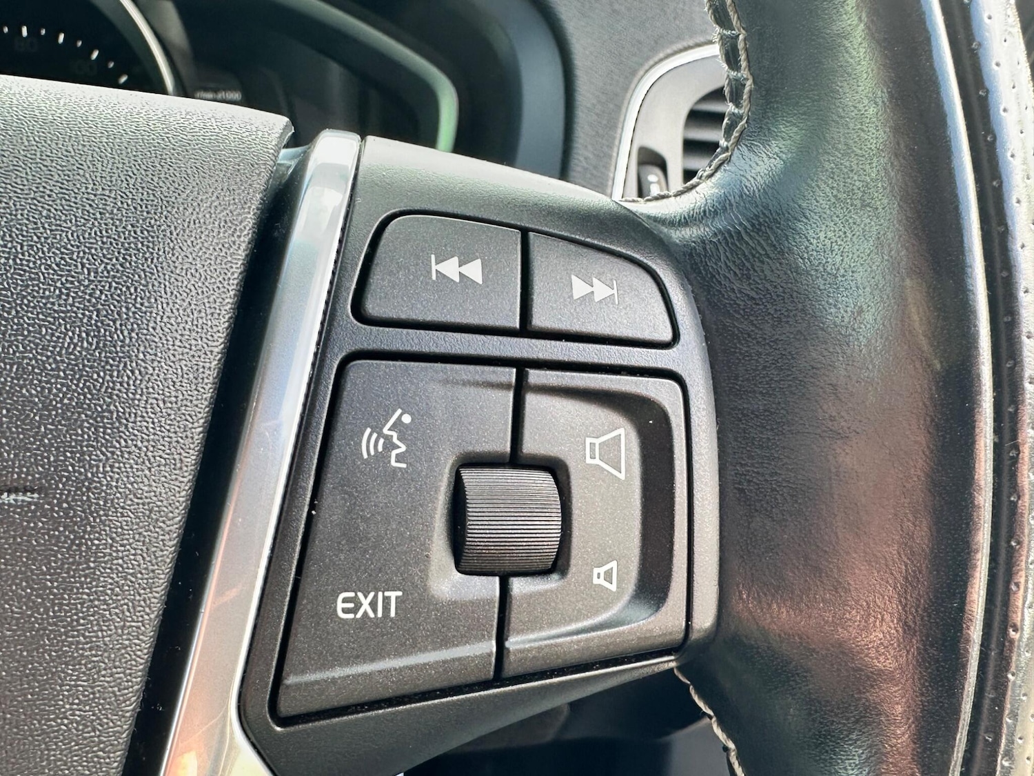 Used Volvo V40 2016 for sale - 76060808: Photo 30