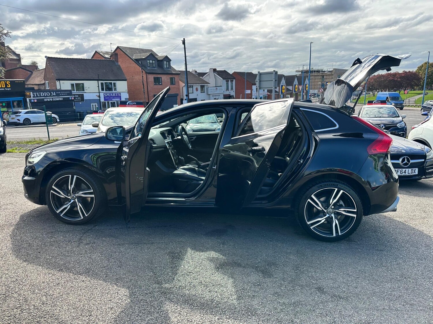 Used Volvo V40 2016 for sale - 76060808: Photo 31