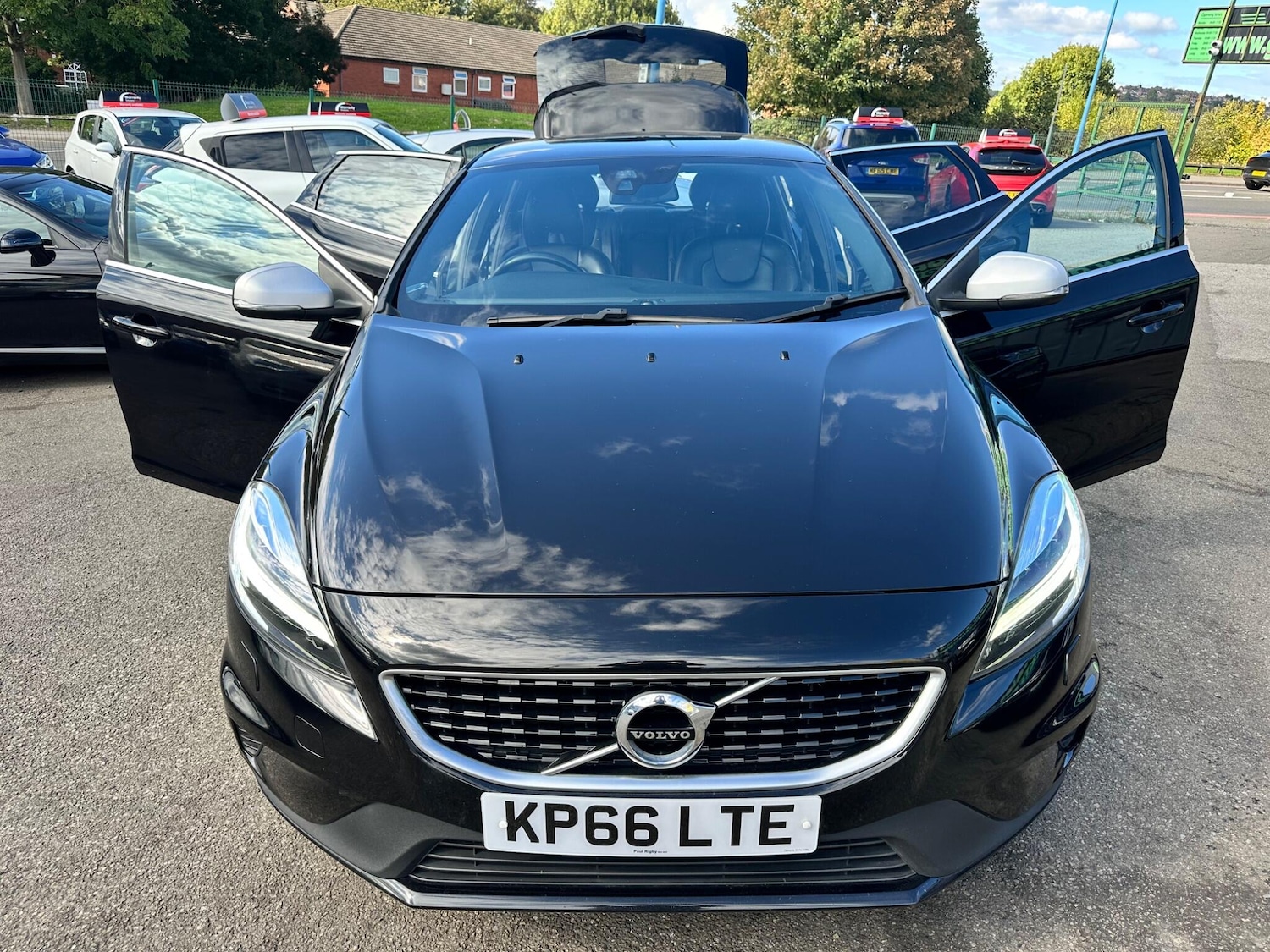 Used Volvo V40 2016 for sale - 76060808: Photo 32