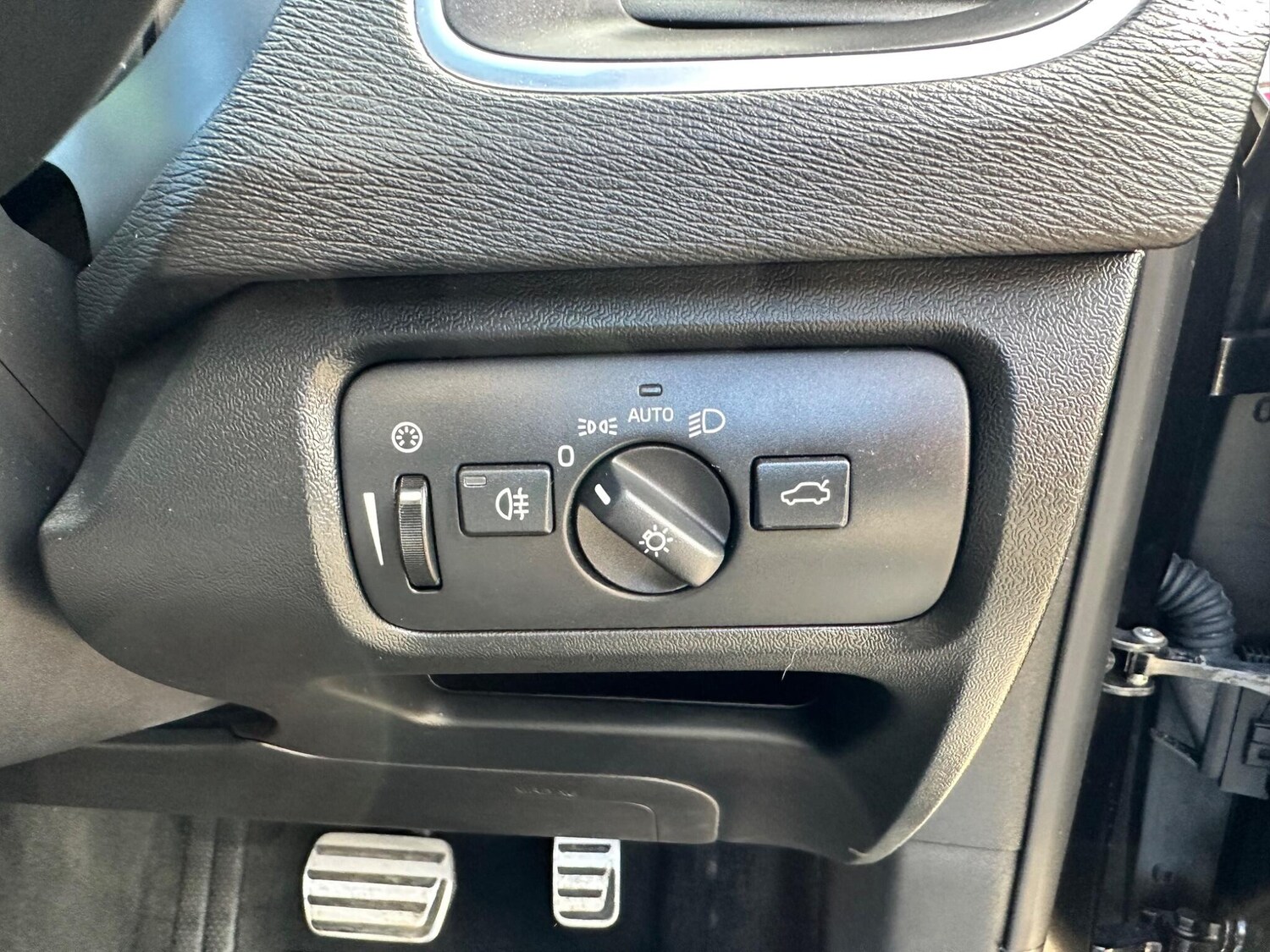 Used Volvo V40 2016 for sale - 76060808: Photo 41
