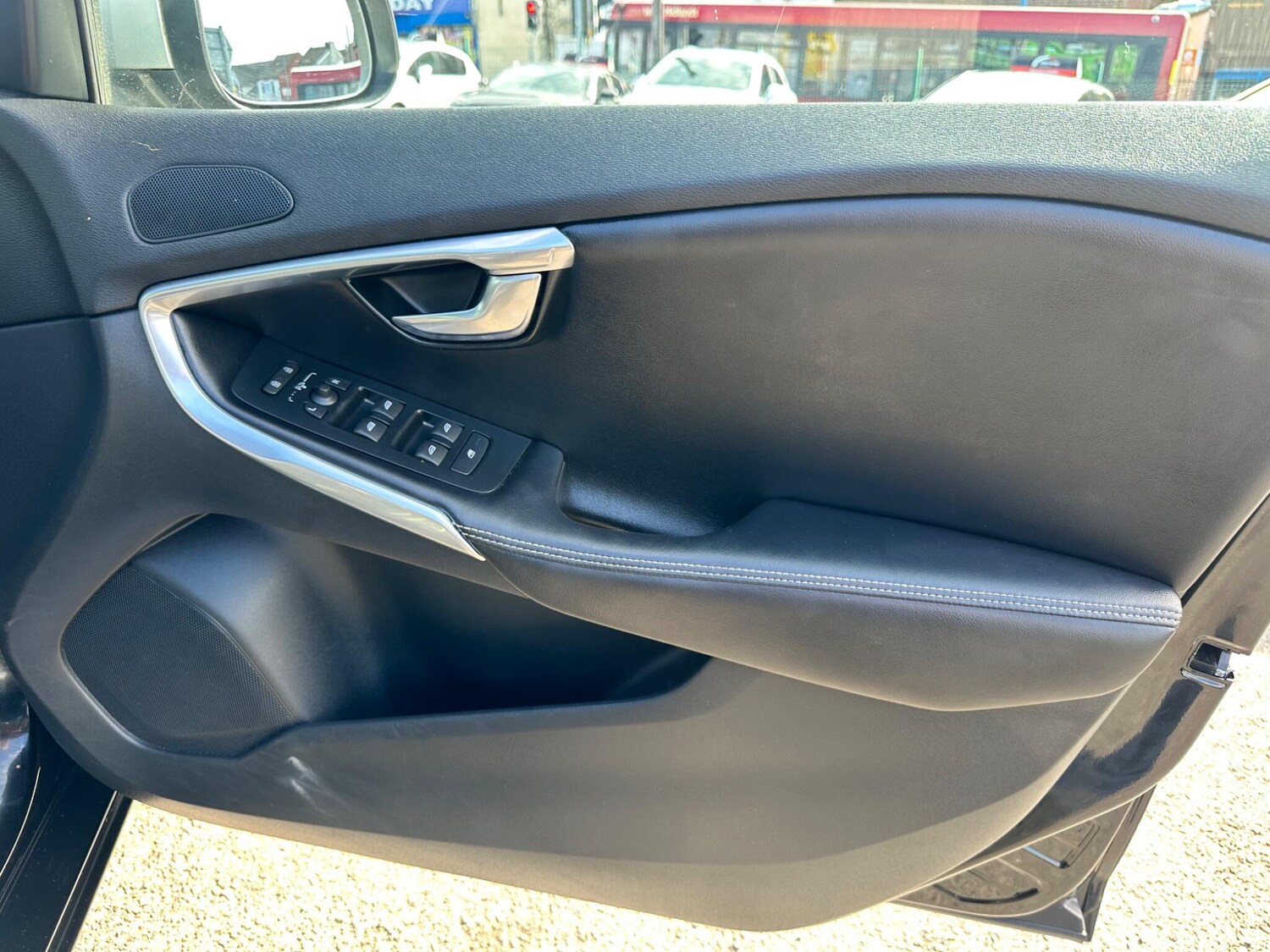 Used Volvo V40 2016 for sale - 76060808: Photo 43