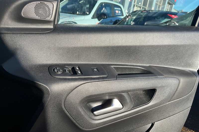 Used Vauxhall Combo Life 2019 for sale - 76929676: Photo 16