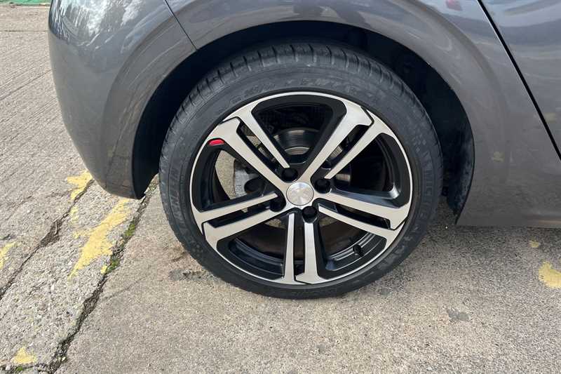 Used Peugeot 208 2018 for sale - 76489319: Photo 10