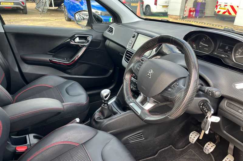 Used Peugeot 208 2018 for sale - 76489319: Photo 13