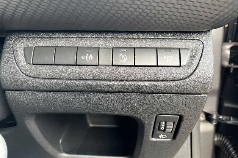 Used Peugeot 208 2018 for sale - 76489319: Photo 39