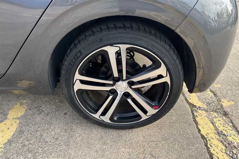 Used Peugeot 208 2018 for sale - 76489319: Photo 9