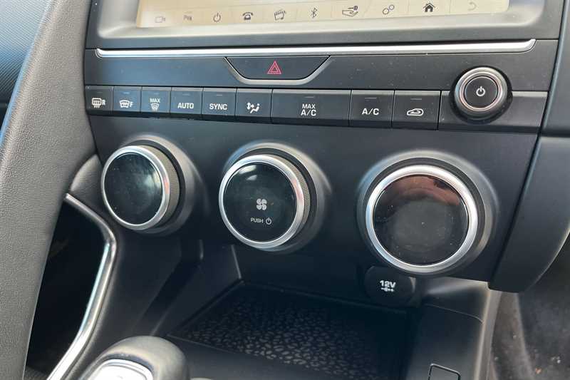 Used Jaguar E-Pace 2018 for sale - 76806168: Photo 15