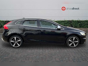 Used Volvo V40 2019 for sale - 76529457: Photo