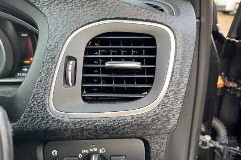 Used Volvo V40 2019 for sale - 76529457: Photo 37