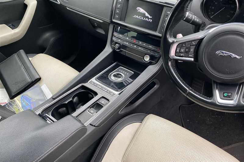 Used Jaguar F-Pace 2017 for sale - 76286551: Photo 14