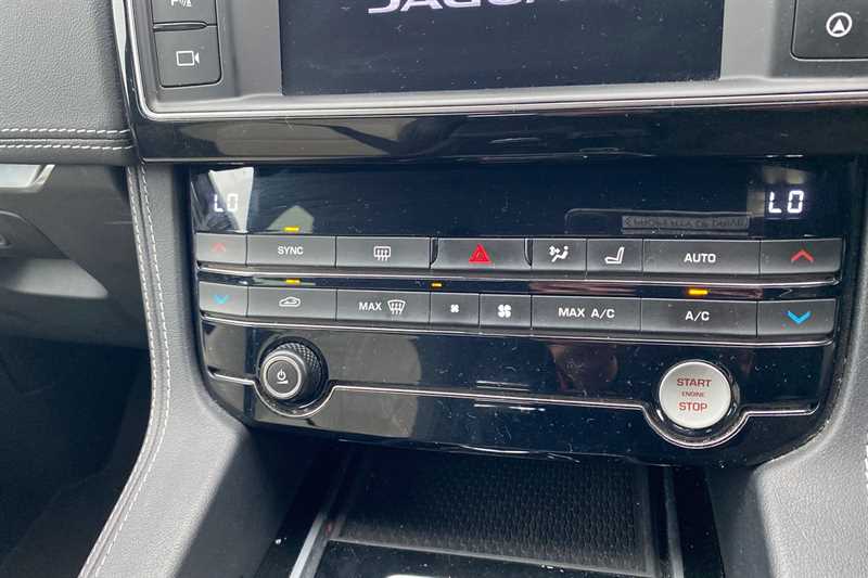 Used Jaguar F-Pace 2017 for sale - 76286551: Photo 15