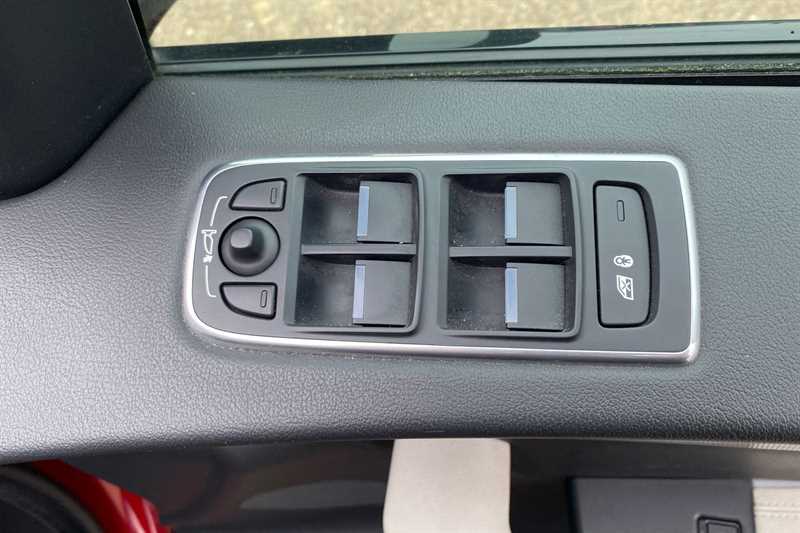 Used Jaguar F-Pace 2017 for sale - 76286551: Photo 16