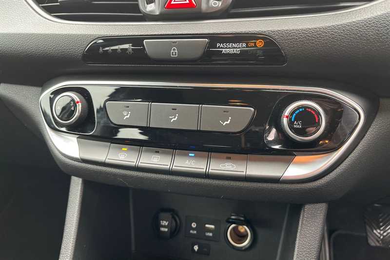 Used Hyundai i30 2018 for sale - 76530708: Photo 15