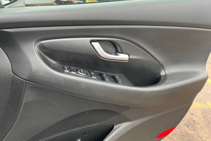 Used Hyundai i30 2018 for sale - 76530708: Photo 16