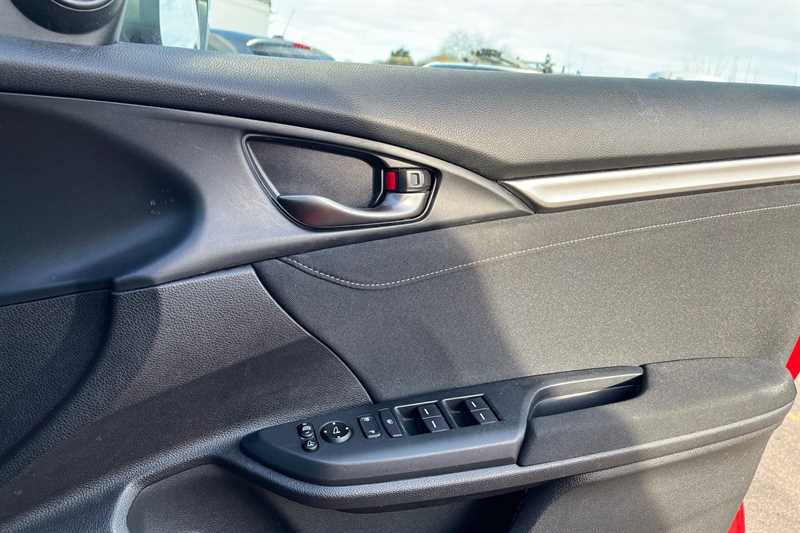 Used Honda Civic 2019 for sale - 76756501: Photo 16