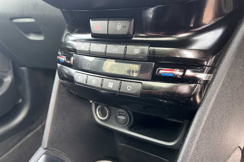 Used Peugeot 208 2018 for sale - 76351811: Photo 15