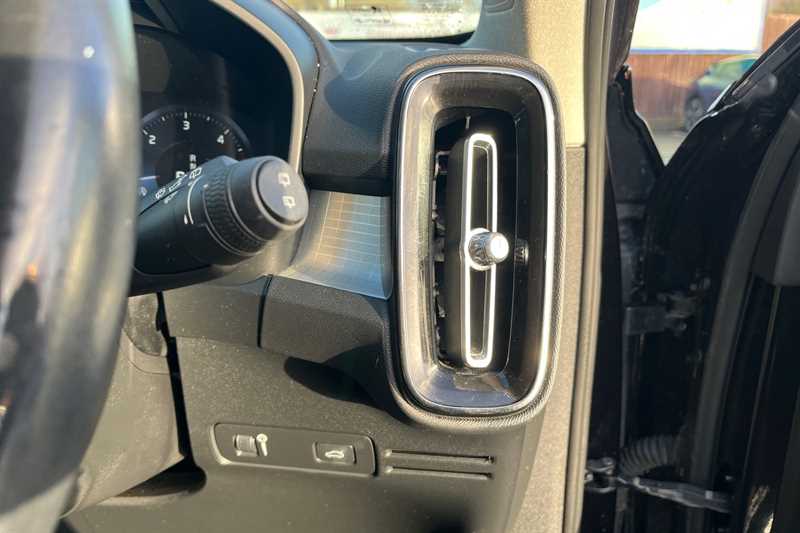 Used Volvo XC40 2018 for sale - 76945059: Photo 36