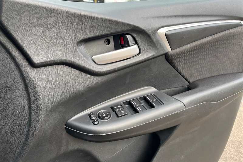 Used Honda Jazz 2019 for sale - 76945203: Photo 38