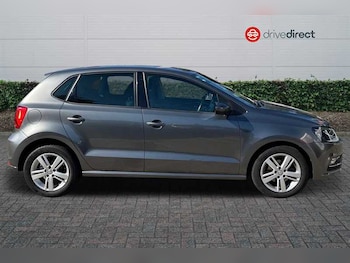 Used Volkswagen Polo 2017 for sale - 76113633: Photo 2