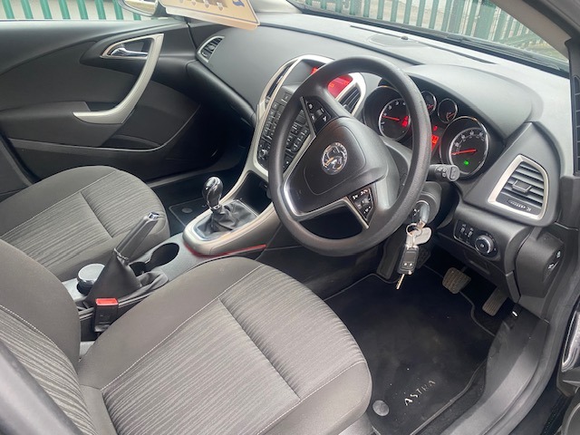 Used Vauxhall Astra 2010 for sale - 77149629: Photo 3