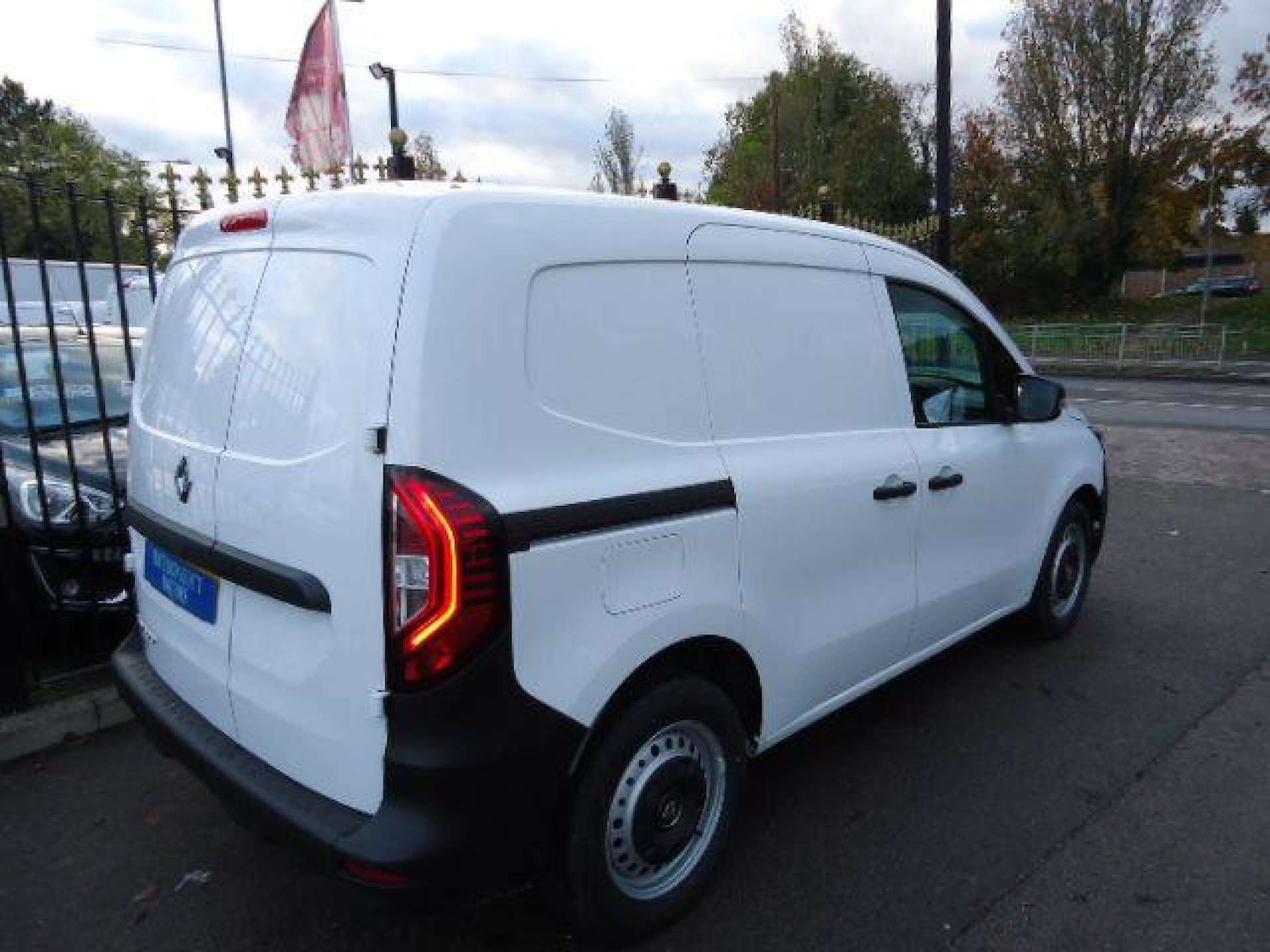 Used Renault Kangoo 2023 for sale - 76600561: Photo 2