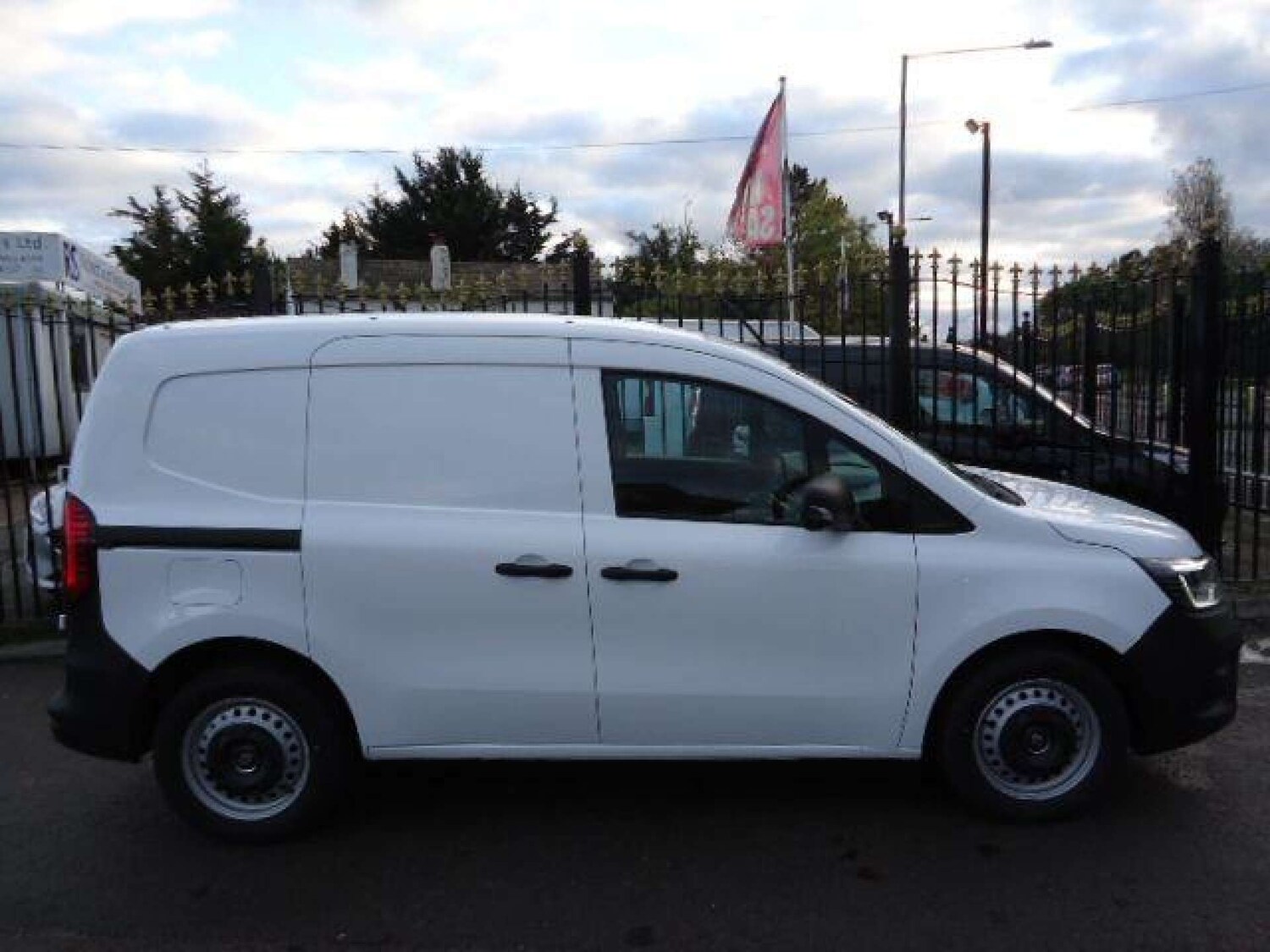 Used Renault Kangoo 2023 for sale - 76600561: Photo 5