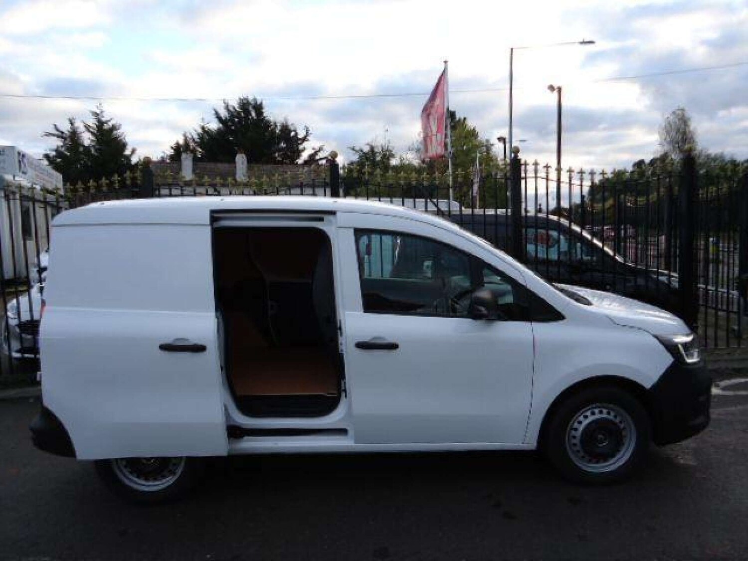 Used Renault Kangoo 2023 for sale - 76600561: Photo 6