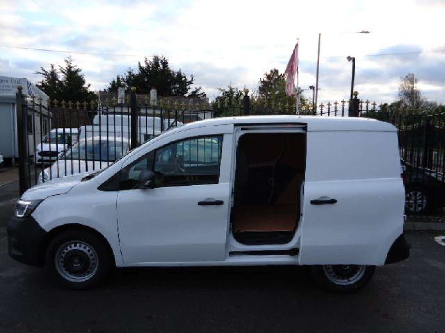 Used Renault Kangoo 2023 for sale - 76600561: Photo 8