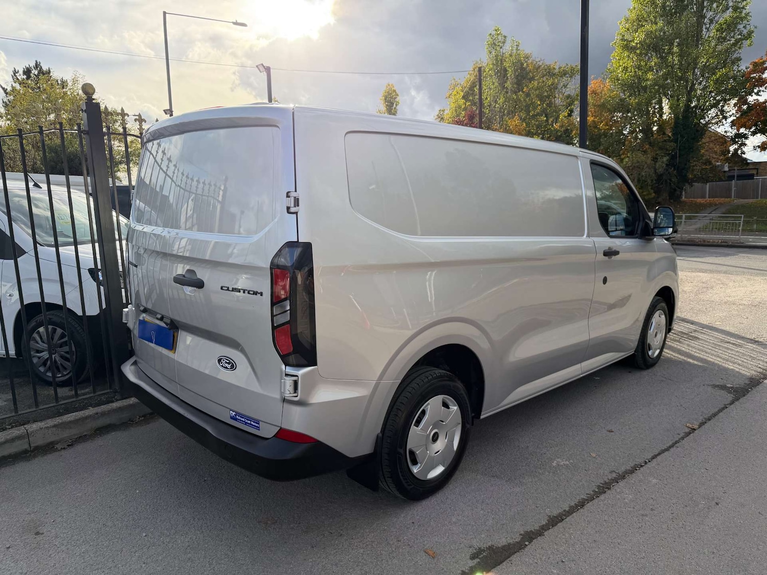 Used Ford Transit Custom 2024 for sale - 76601132: Photo 2