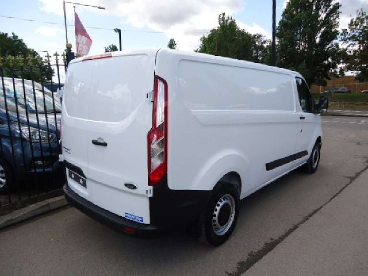 Used Ford Transit Custom 2023 for sale - 76601110: Photo 2
