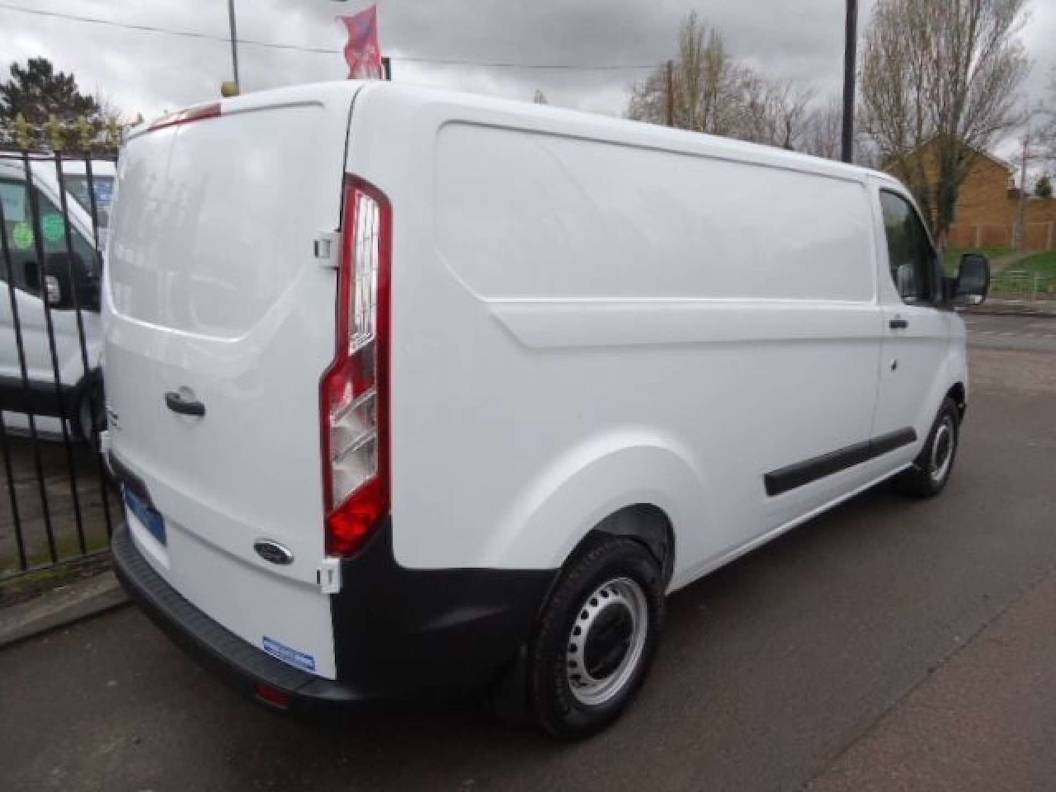 Used Ford Transit Custom 2023 for sale - 76600850: Photo 2