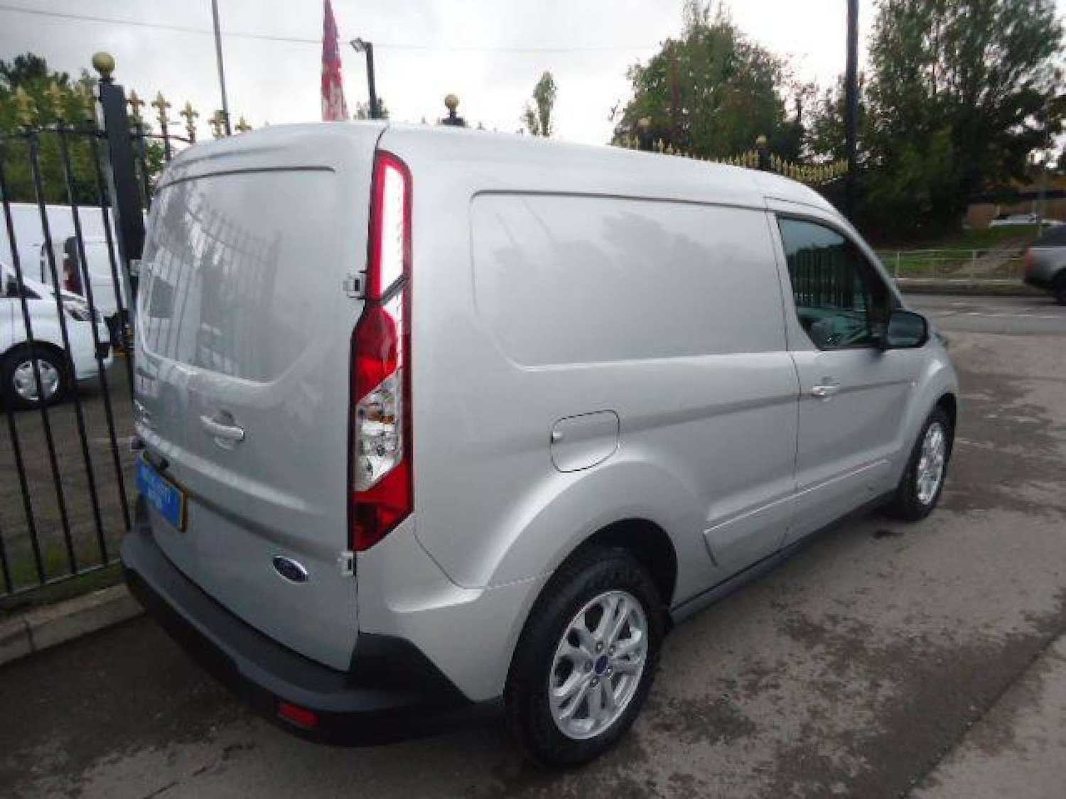 Used Ford Transit Connect 2023 for sale - 76601101: Photo 2