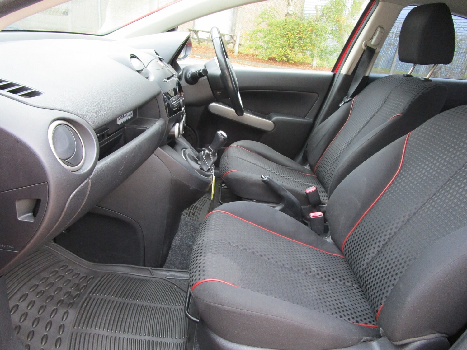 Used Mazda Mazda2 2011 for sale - 76490940: Photo 12