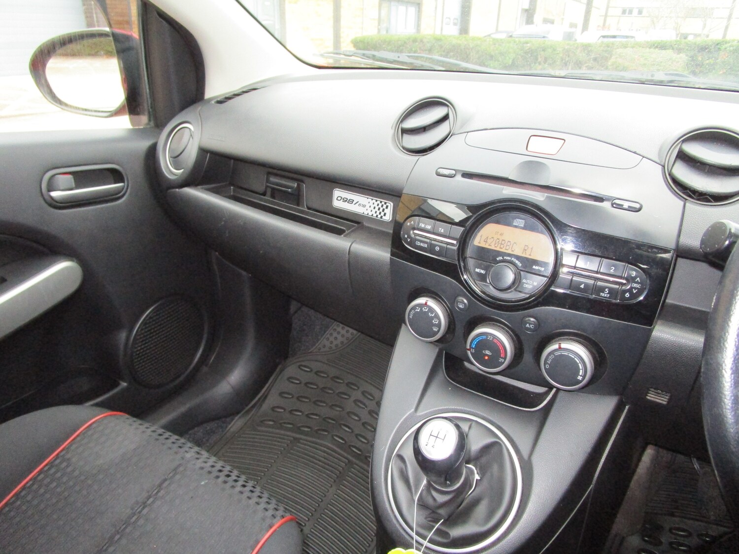Used Mazda Mazda2 2011 for sale - 76490940: Photo 16