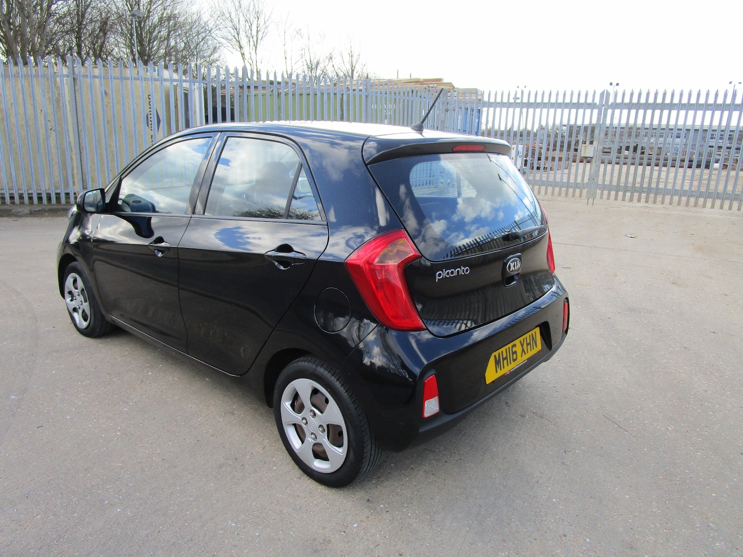 Used Kia Picanto 2016 for sale - 76395606: Photo 2