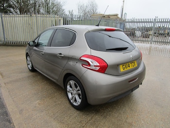 Used Peugeot 208 2014 for sale - 77692005: Photo