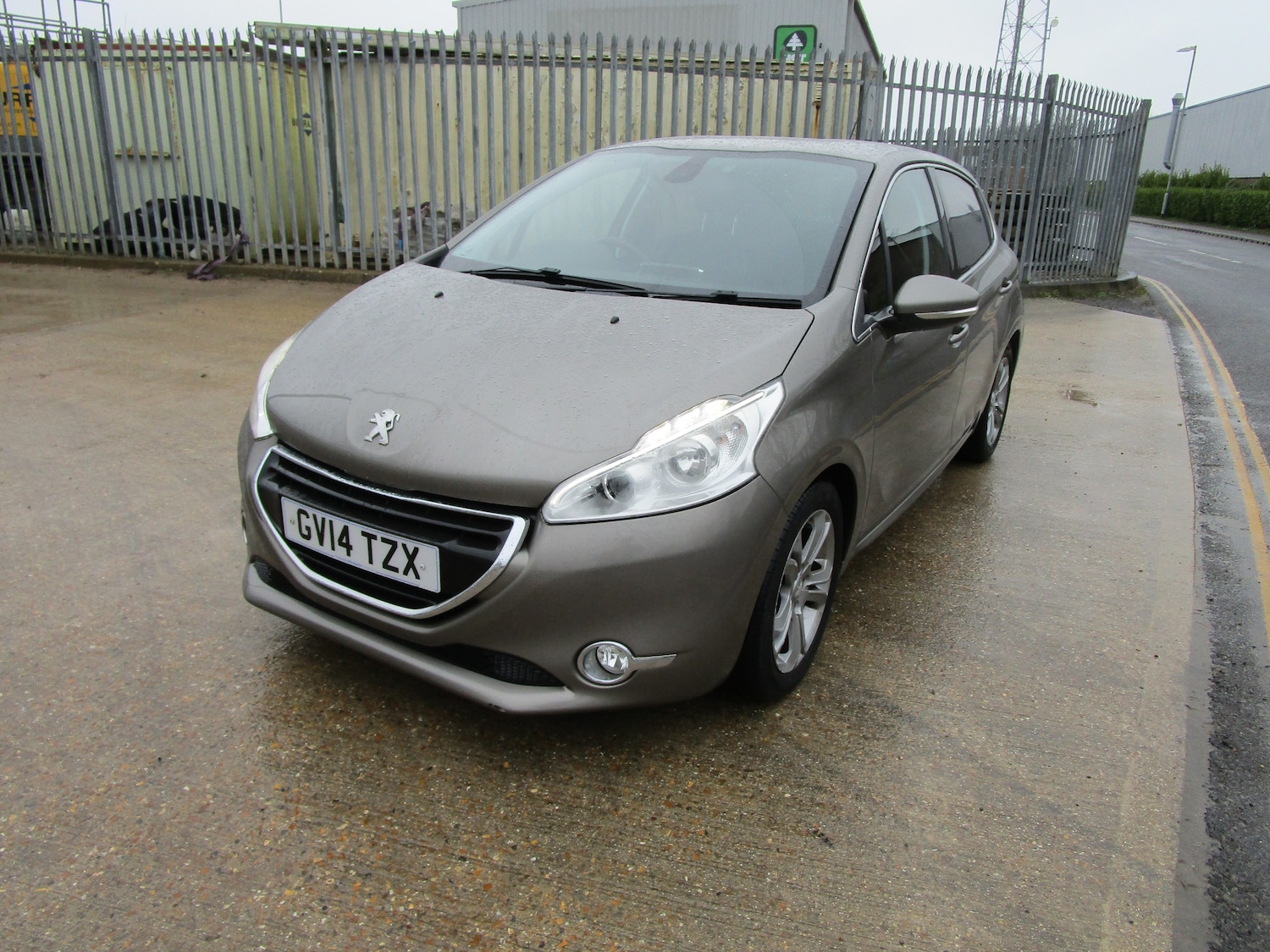 Used Peugeot 208 2014 for sale - 77692005: Photo 3