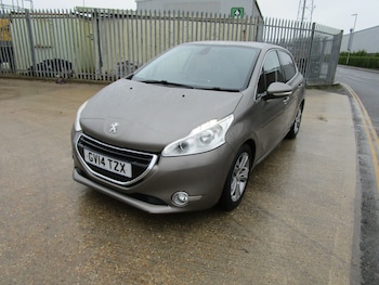 Used Peugeot 208 2014 for sale - 77692005: Photo