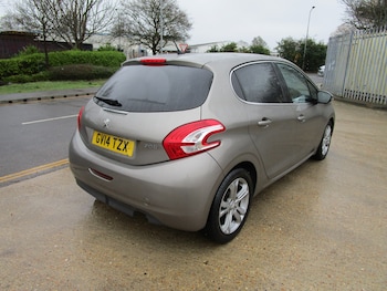 Used Peugeot 208 2014 for sale - 77692005: Photo