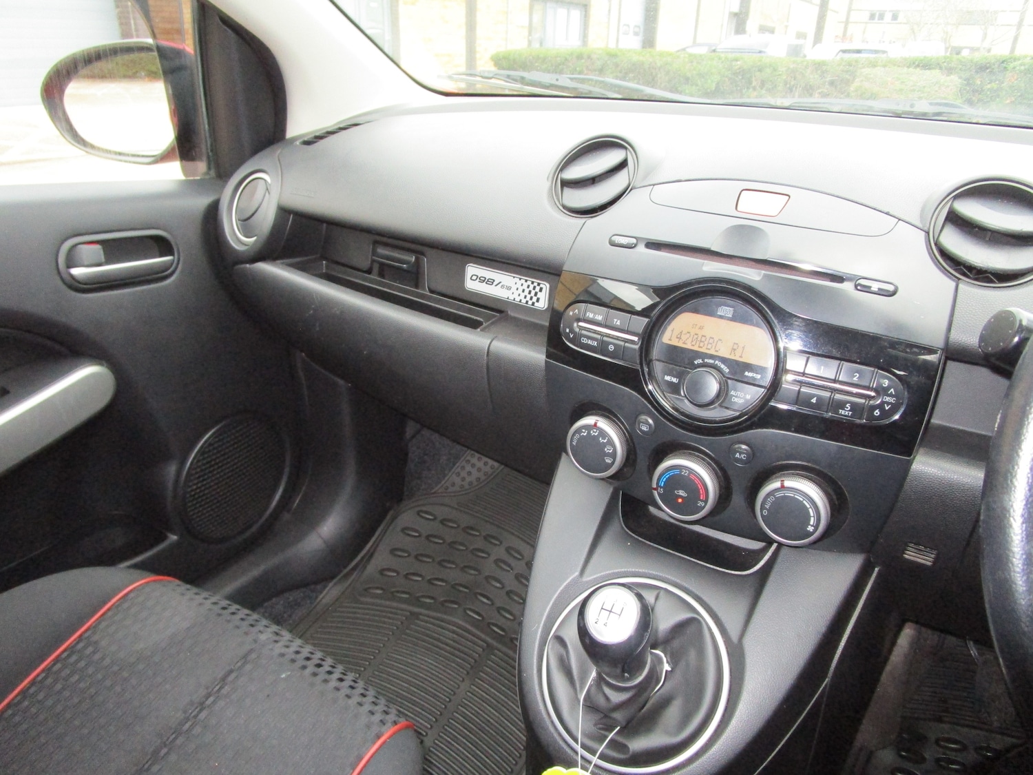 Used Mazda Mazda2 2011 for sale - 77100905: Photo 16