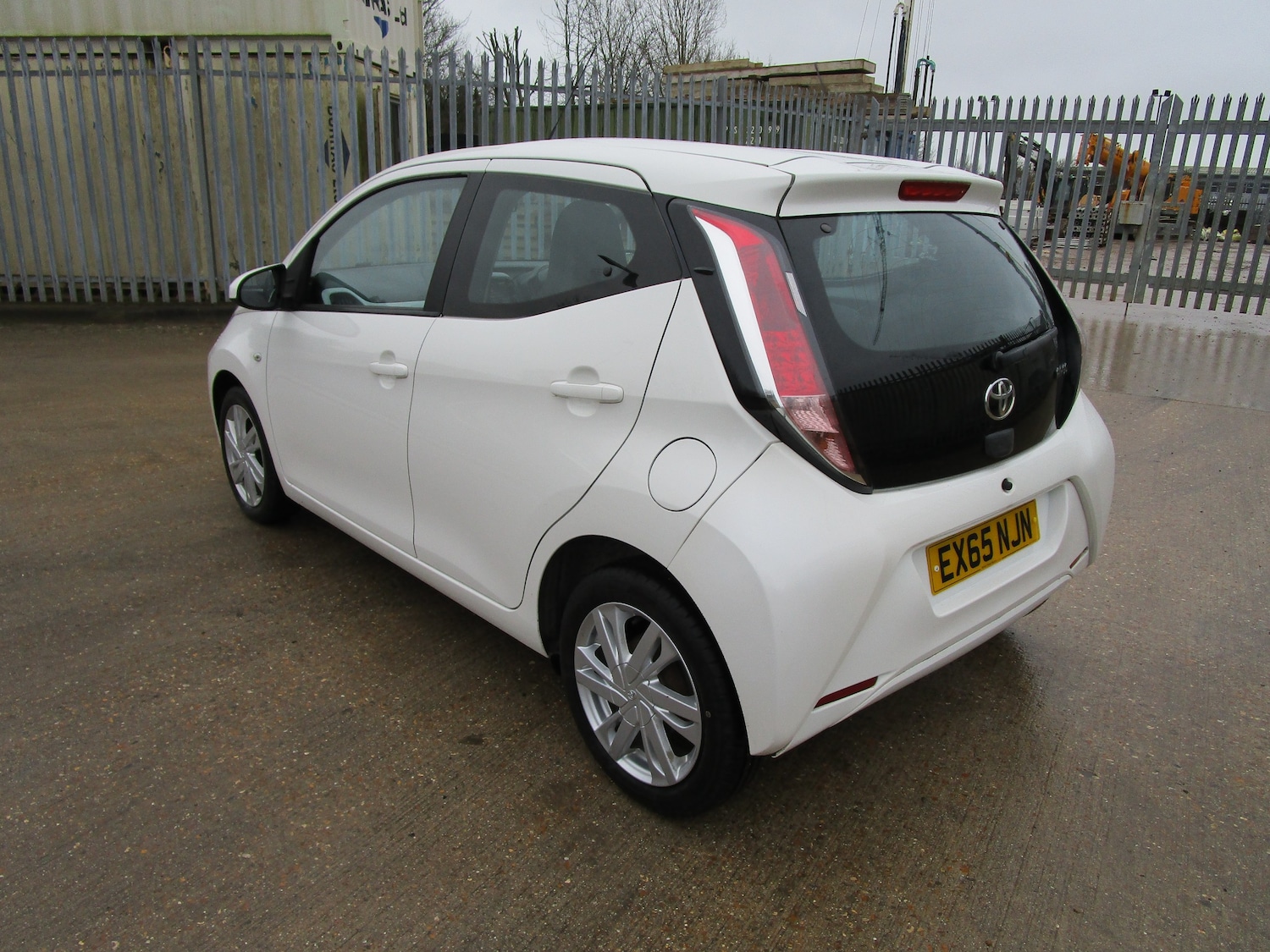 Used Toyota AYGO 2015 for sale - 77620365: Photo 2