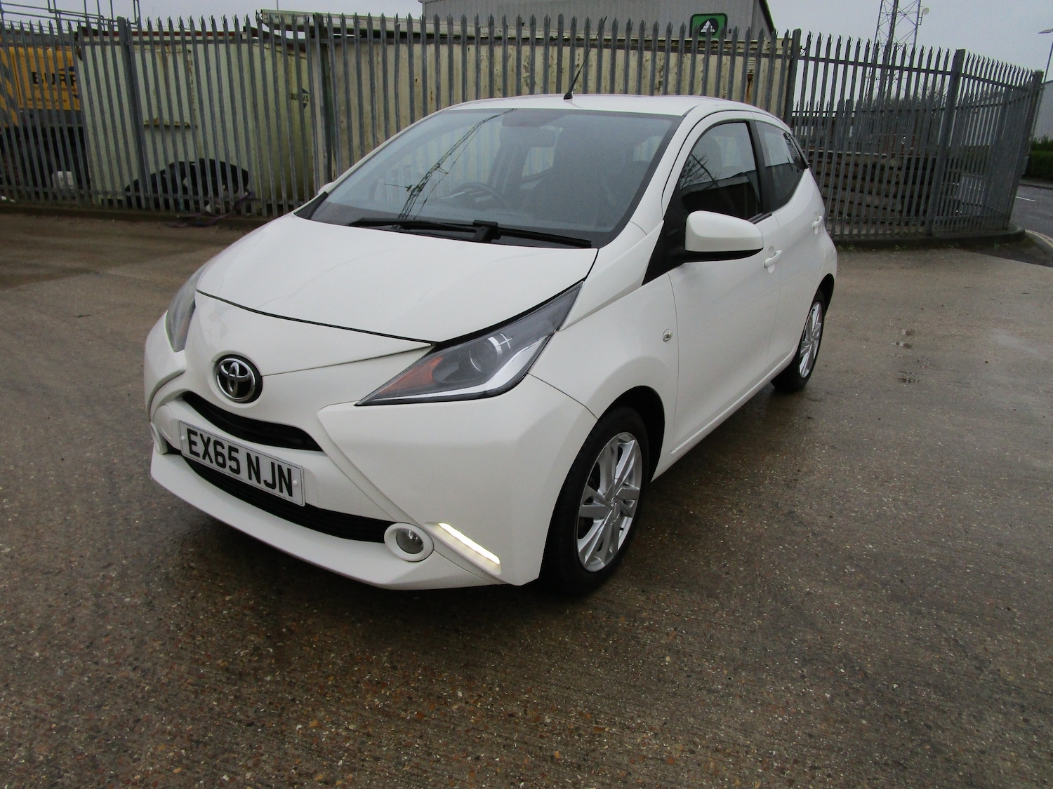 Used Toyota AYGO 2015 for sale - 77620365: Photo 3