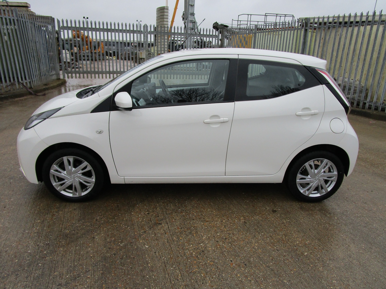 Used Toyota AYGO 2015 for sale - 77620365: Photo 8